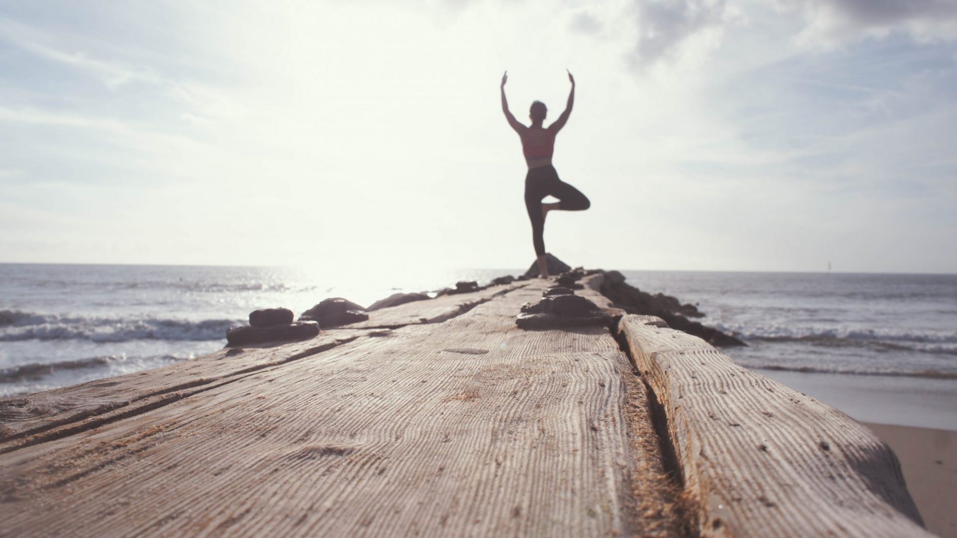 ragazza che pratica yoga