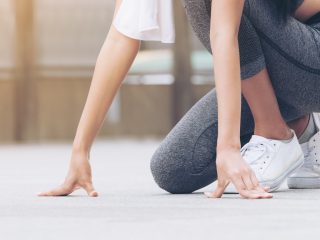 donna pronta alla corsa